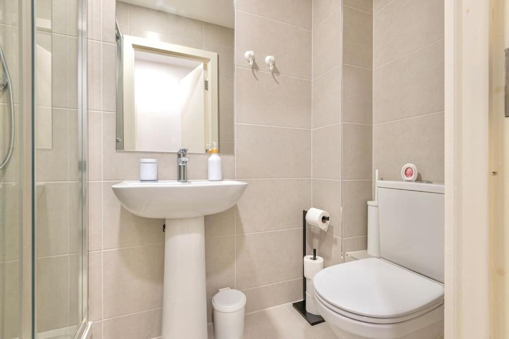 The Ivory Nook, Cozy & Spacious, Sleeps 8 * Leeds (West Yorkshire)